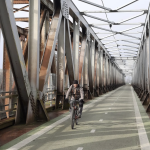 Bývalý železničný most patrí dnes cyklistom. Fotografia od tímu reportérov z Gymnázia Považská Bystrica